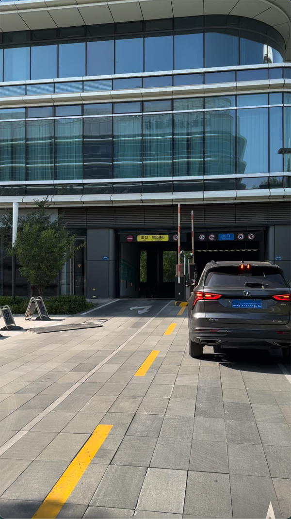 进出场全流程拍照存证，保障车主权益从不含糊